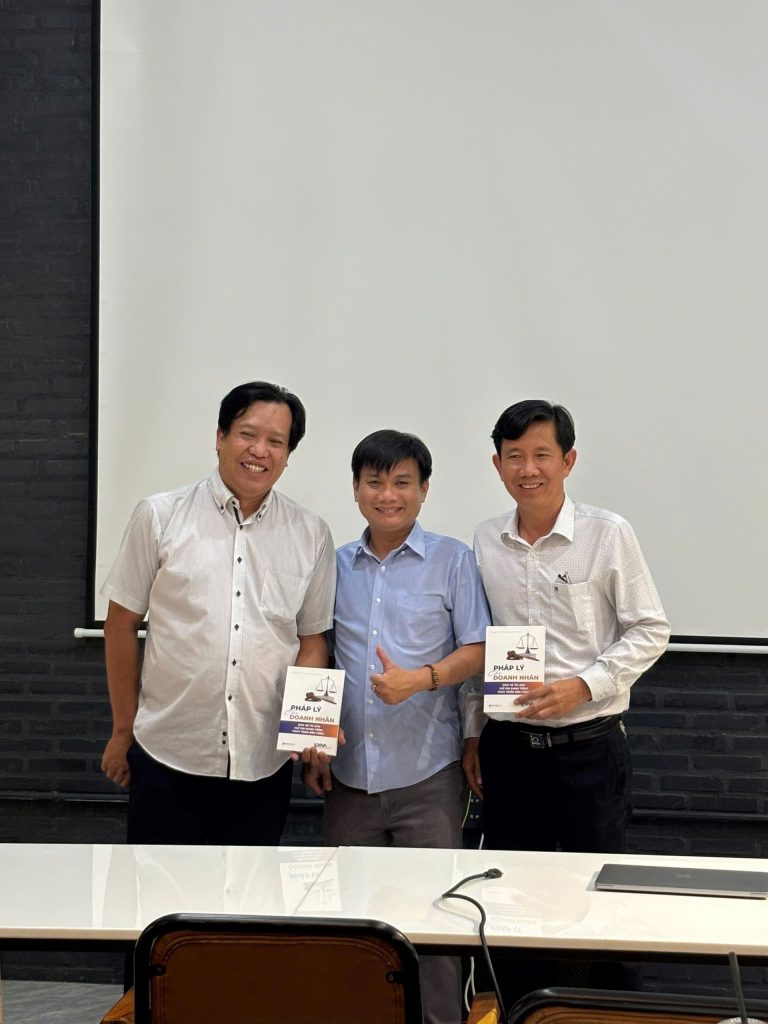 KNAGROUP trao tặng sách tại chương trình ứng dụng AI trong lĩnh vực pháp luật