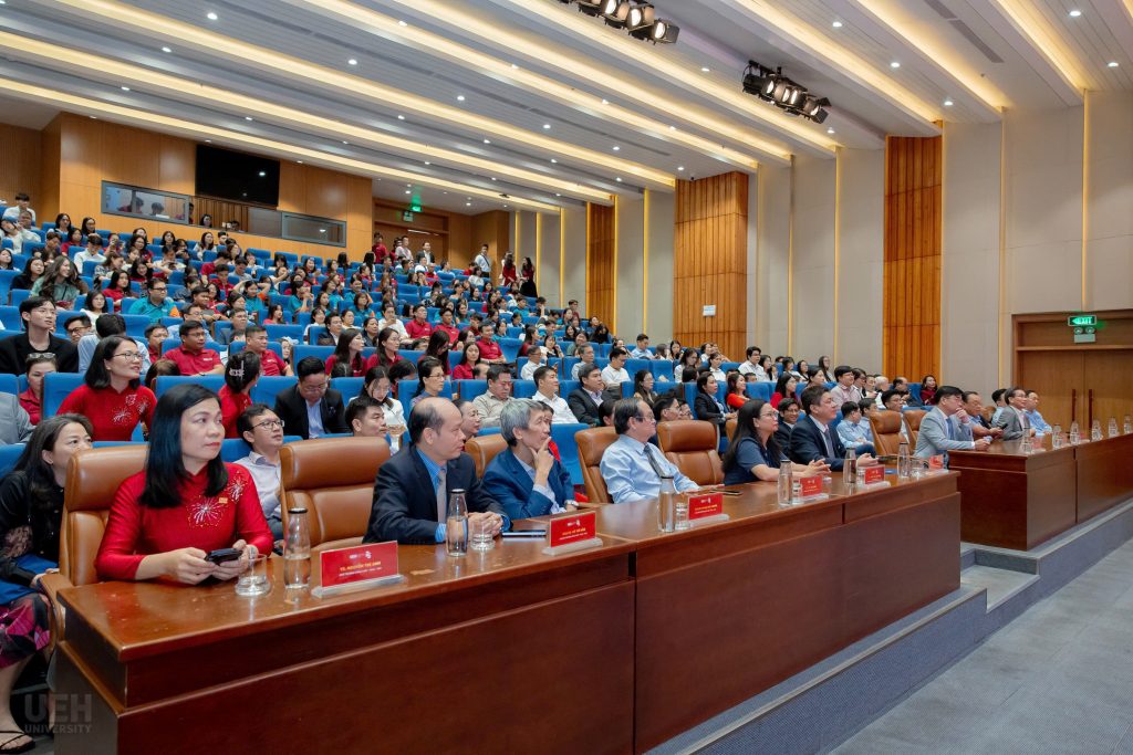Đại biểu tham dự lễ kỷ niệm 25 năm Khoa Luật UEH