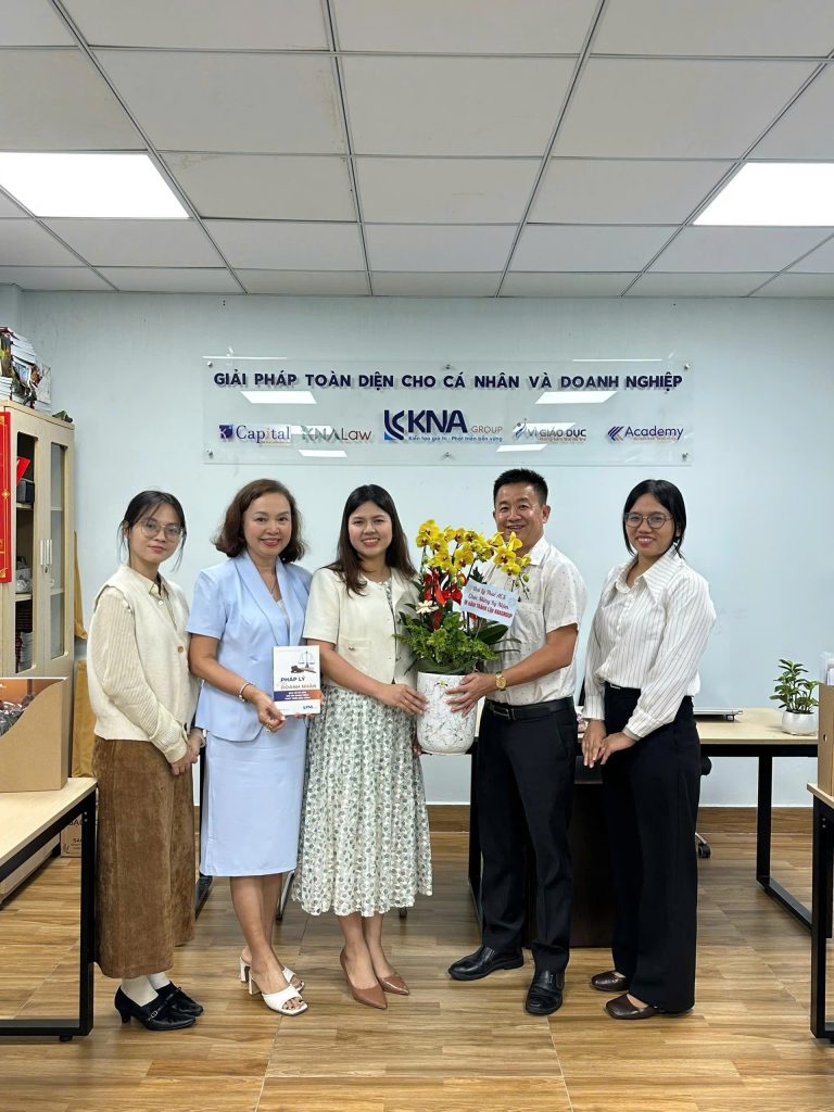 Đại diện KNAGROUP và HTCAA trao đổi về hỗ trợ doanh nghiệp vừa và nhỏ