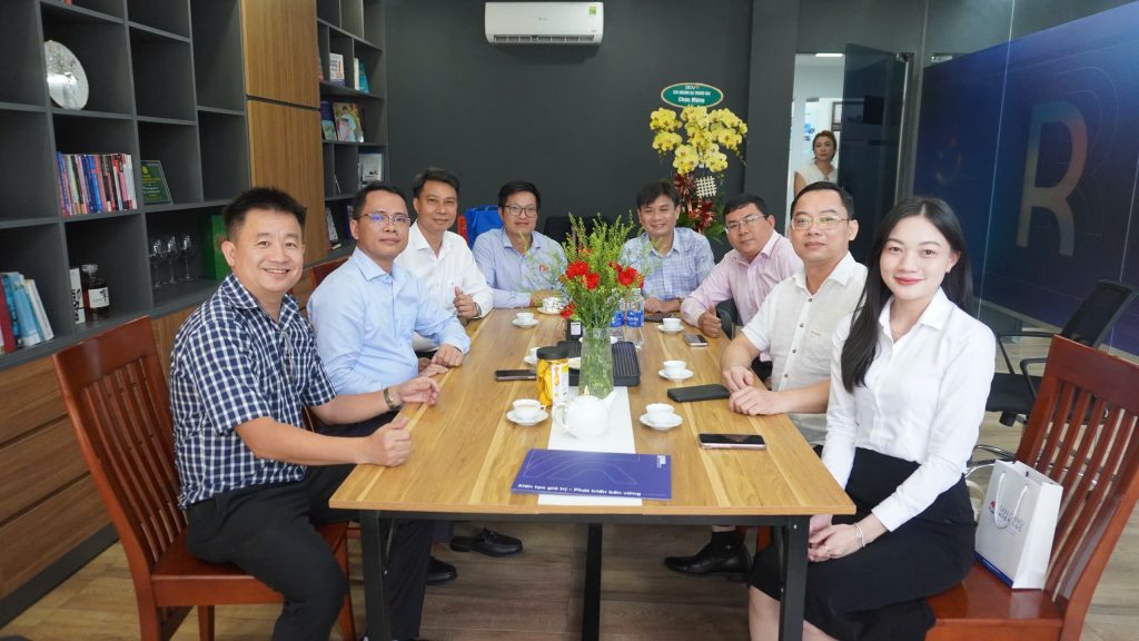 FOUNDER Nguyễn Việt Khoa phát biểu tại tiệc mừng lễ 30/4 – 1/5 của KNAGROUP