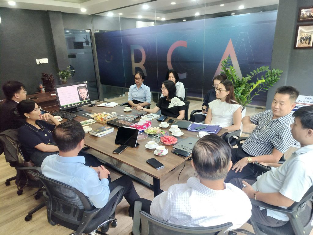 Diễn giả Mã Thanh Loan chia sẻ giải pháp huy động vốn doanh nghiệp tại tọa đàm KNAGROUP