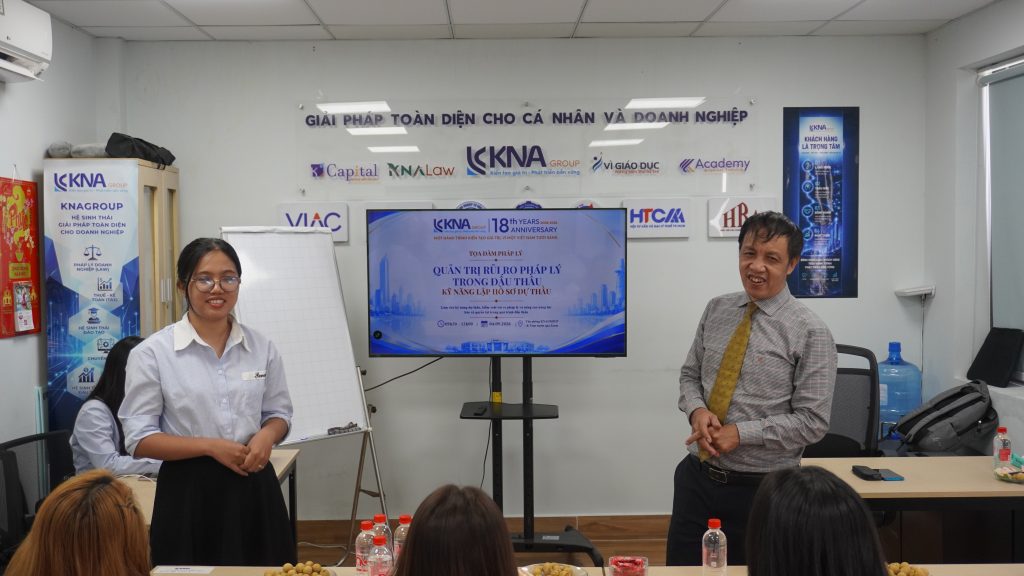 Ban tổ chức và khách mời tọa đàm pháp lý về quản trị rủi ro trong đấu thầu
